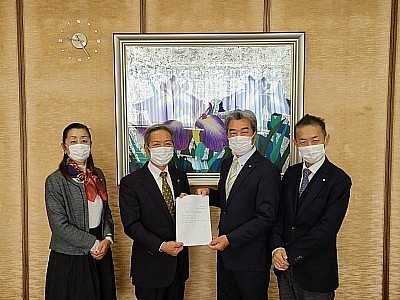 高山市長へ、いせはら未来会議から要望書提出